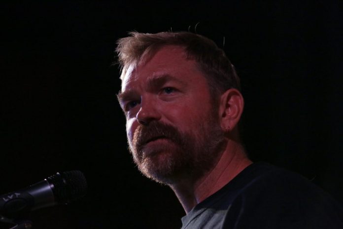 Why can’t both
parties just disavow their own extremists?