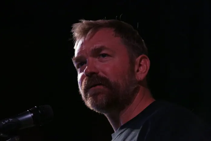 Why can’t both
parties just disavow their own extremists?